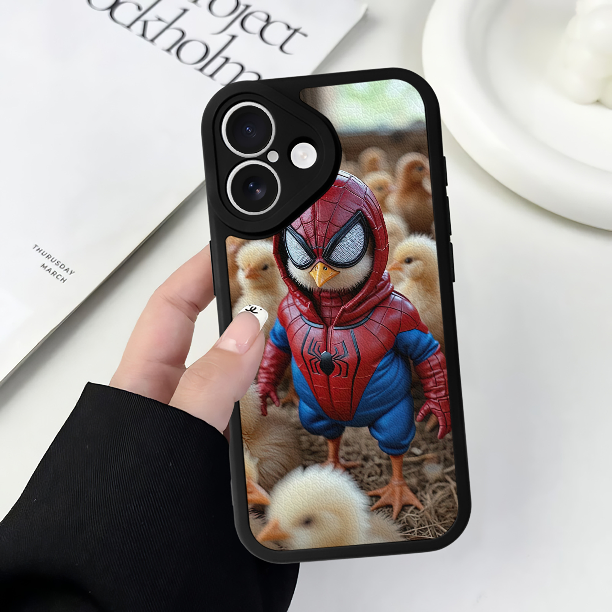 Spider Man スパイダーマン 【iPhone 16シリーズ対応】シリコンスマホケース（レザー調） 材質：シリコン